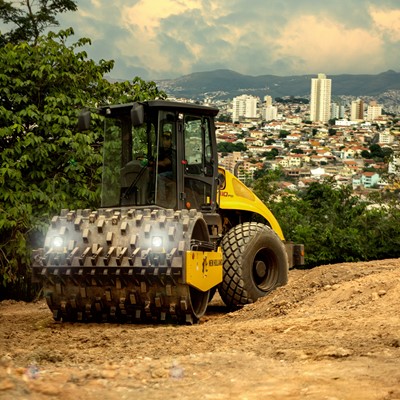 Novo rolo compactador New Holland V100PD