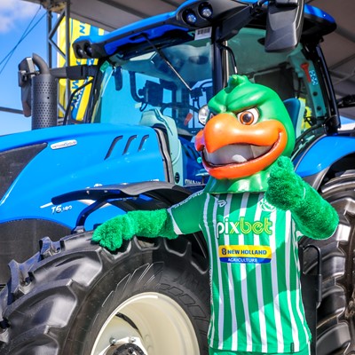 Jogadores do Juventude visitam estande da New Holland na Expointer