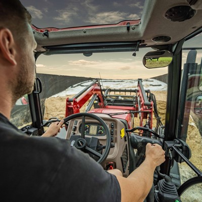 CASE-IH_FARMALL A_IN THE CAB