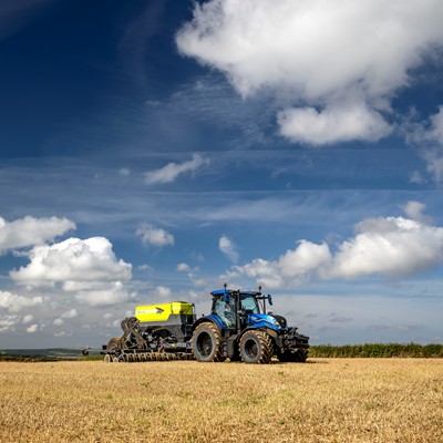 New Holland T7 Methane Power LNG Tractor Drilling