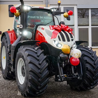 STEYR_6300 Terrus CVT is 10000th tractor produced at St Valentin plant in year 2022