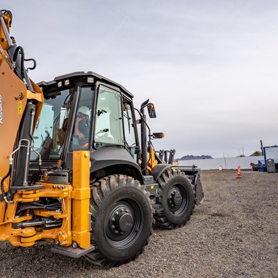 CASE_695SV_Backhoe_Side_Shift_2