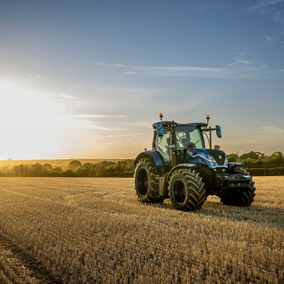 New Holland wins Green Good Design Award for LNG tractor