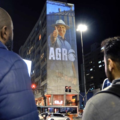 New Holland lan a campanha Agro a digital do Brasil com videoproje es em pr dios de S o Paulo