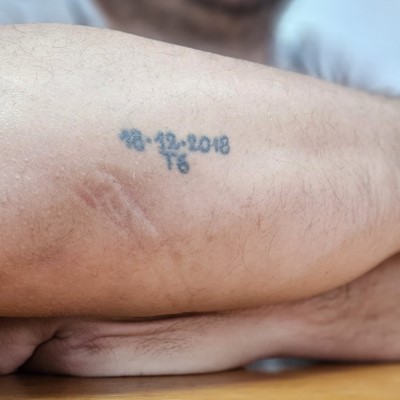 Promesa de fe la historia del joven que lleva New Holland tatuado en su piel