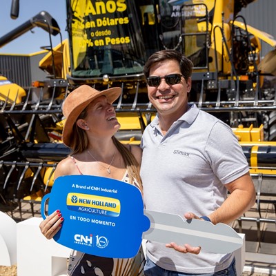 New Holland en Expoagro Juli n Muguerza y Lara Giuliani cuentan su experiencia con la cosechadora CR 7 90 Intellisense