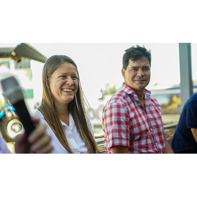 New Holland en Expoagro Juli n Muguerza y Lara Giuliani cuentan su experiencia con la cosechadora CR 7 90 Intellisense