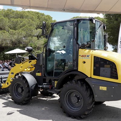 New Holland W40X