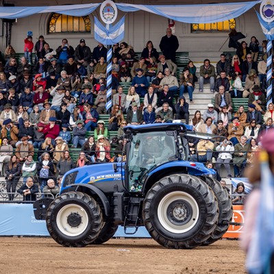 New Holland Innovaci n y Compromiso con el Productor Argentino en la Expo Rural 2024