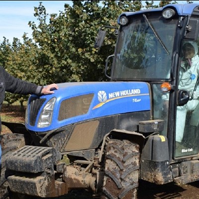 El poder de la mecanizaci n tractores New Holland en la producci n frut cola de Chile