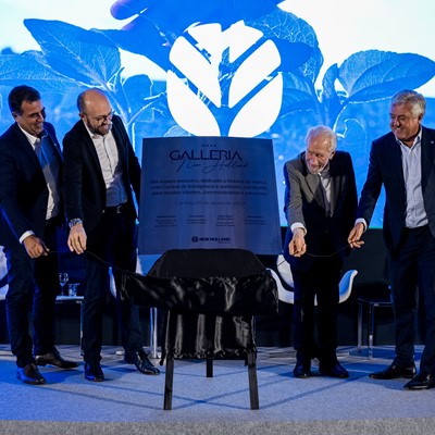 Cerim nia de reinaugura o da Galleria New Holland em Curitiba PR