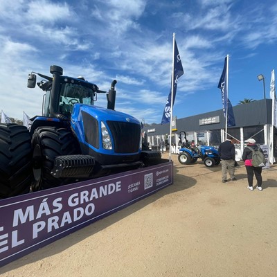 New Holland y Corporaci n de Maquinaria presentan el potente tractor T9 en Expo Prado 2024