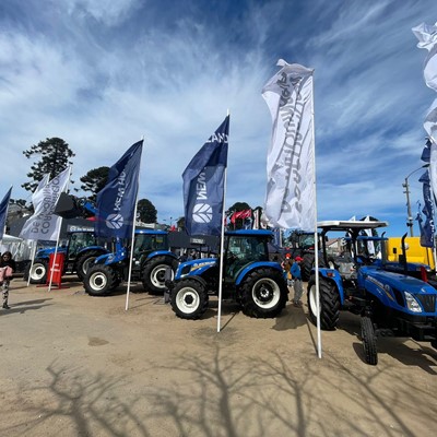 New Holland y Corporaci n de Maquinaria presentan el potente tractor T9 en Expo Prado 2024