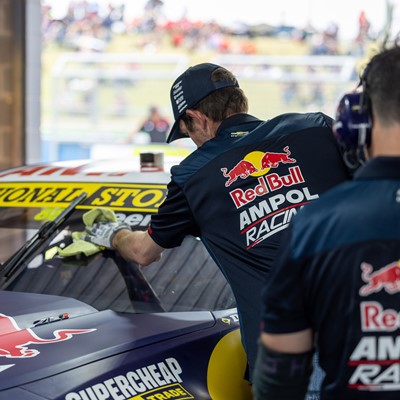 Workshop to pitstop New Holland technician experience revs up at Bathurst 1000