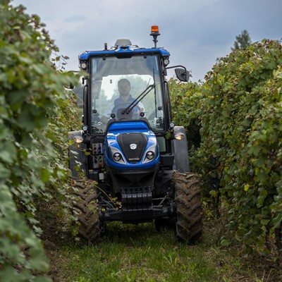 Sistema de orienta o avan ado da New Holland para tratores especiais ganha pr mio de inova o t cnica da EIMA