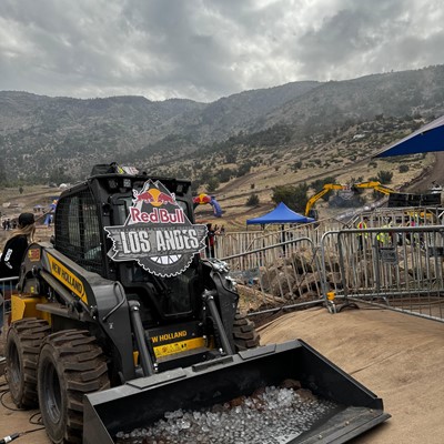 New Holland Construction acelera forte no Red Bull Los Andes