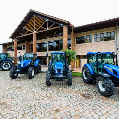 New Holland e PUCPR firmam parceria para modernizar m quinas da Fazenda Experimental Foto Lening Abdala