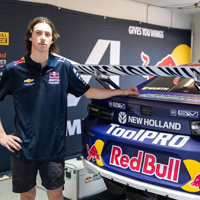 Tuned in to fine tuning The latest Supercars apprentice experience awarded