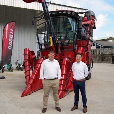 Mark Brinn and Niran Tangchuthongchai