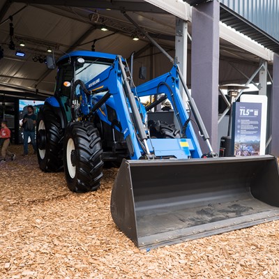 New Holland presenta una amplia gama de productos y actividades para toda la familia en la Expo Rural 2025