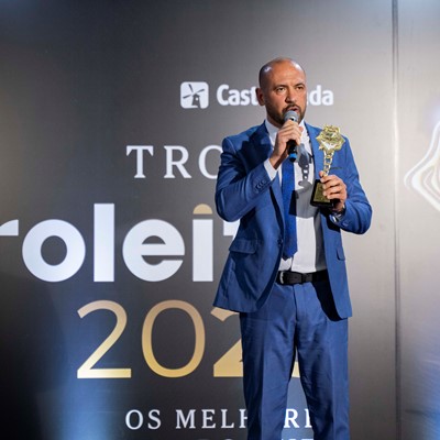 M rcio Contreras diretor de Marketing Comercial da New Holland para a Am rica Latina com o Trof u Agroleite