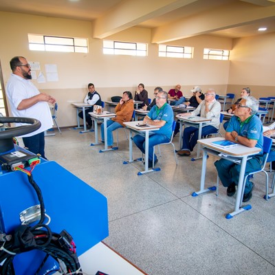 New Holland desenvolve aulas de agricultura digital para col gios agr colas do PR