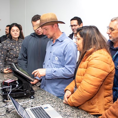 New Holland desenvolve aulas de agricultura digital para col gios agr colas do PR