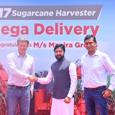 Mr. Gerrit Marx, CEO, CNH and Mr. Narinder Mittal, President & Managing Director, CNH India; handing over 117 sugarcane
