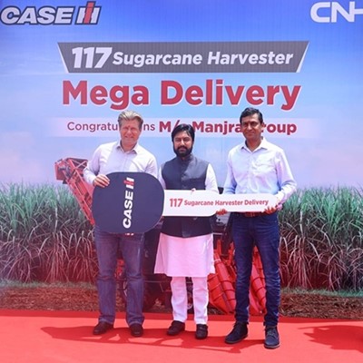 Mr. Gerrit Marx, CEO, CNH and Mr. Narinder Mittal, President & Managing Director, CNH India; handing over 117 sugarcane