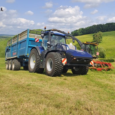The T7 Methane Power tractor