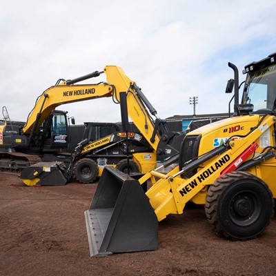 New Holland Construction celebra su 75 aniversario y llega a las Islas Galapagos