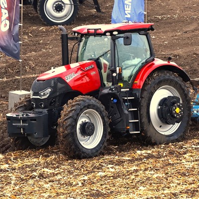 Case IH OPTUM 3304