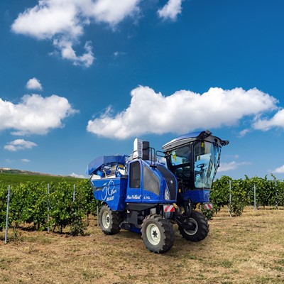 New Holland celebra 50 anos de inova o da linha Braud no SITEVI 2025