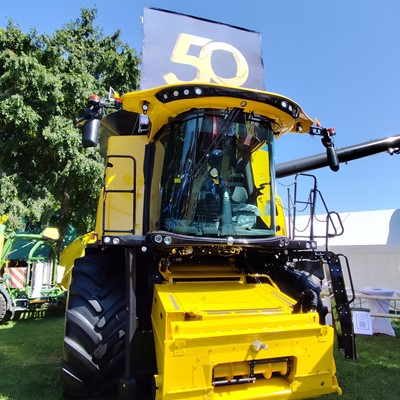 New Holland presento una amplia gama de productos en SAGO Fisur junto a SKC