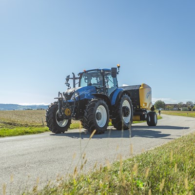 New Holland s New T5 Dual Command Master and Commander