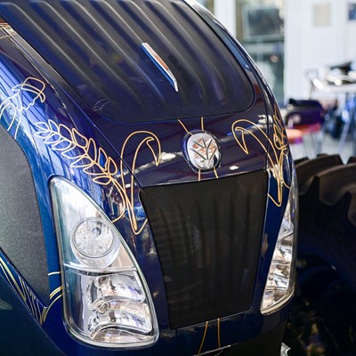 New Holland leiloa trator comemorativo e arrecada quase R 400 mil para o hospital pedi trico Pequeno Pr ncipe