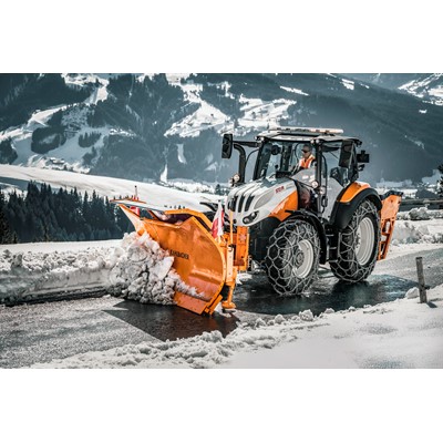 MORE CHOICE FOR STEYR EXPERT CUSTOMERS TWO TRANSMISSIONS AND THREE FEATURE PACKS