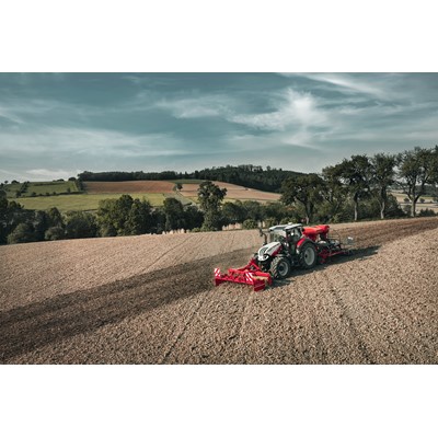MORE CHOICE FOR STEYR EXPERT CUSTOMERS TWO TRANSMISSIONS AND THREE FEATURE PACKS