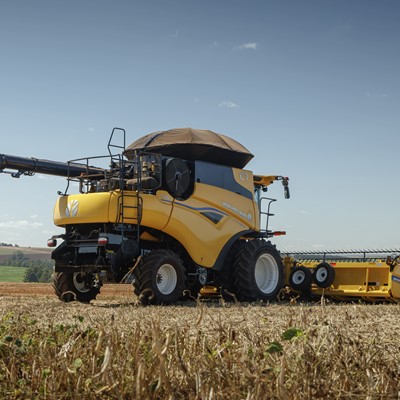 New Holland presenta la nueva linea de cosechadoras CR en Expoagro