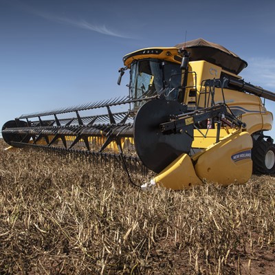 New Holland presenta la nueva linea de cosechadoras CR en Expoagro
