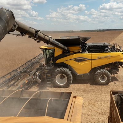 Nova CR11 da New Holland a maior colheitadeira de duplo rotor do mundo