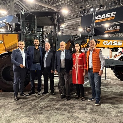 CASE e Brasif renovam parceria durante a CONEXPO 2026