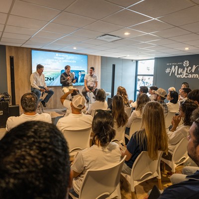 New Holland y el Parque de Innovacion realizaron un ciclo de charlas sobre tecnologia e innovacion en Expoagro