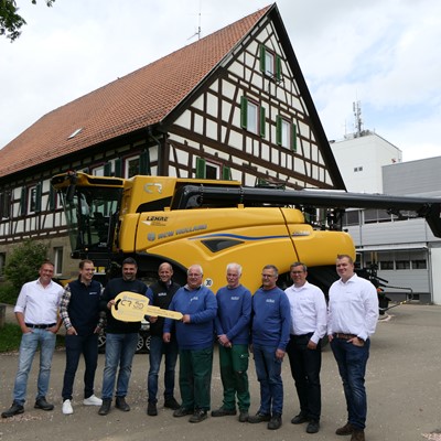 New Holland delivers CR 7 90 high capacity combine harvester to the University of Hohenheim