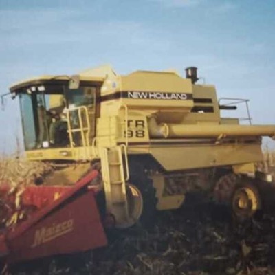 Con mas de 20 anos junto a New Holland la familia Vilas adquirio la cosechadora de doble rotor mas grande del mundo