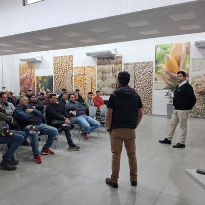 Clientes visitando la planta de Case IH en C rdoba