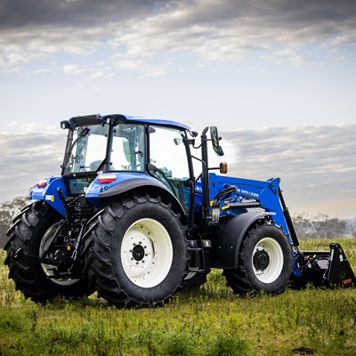New Holland T5 Dual Command puts farmer comfort and productivity in the driver s seat