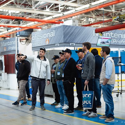 Clientes visitando la planta de New Holland en Cordoba