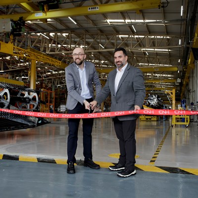 CNH inicia produ o de de plataformas de colheita Draper em Curitiba com investimento de R 100 milh es