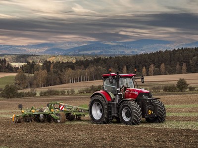 case ih puma 220 cvxd in the field